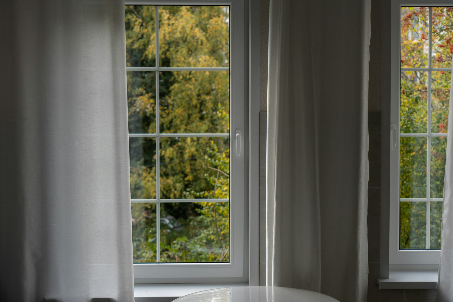 Can Sheer Curtains and Blinds Be Used Together?